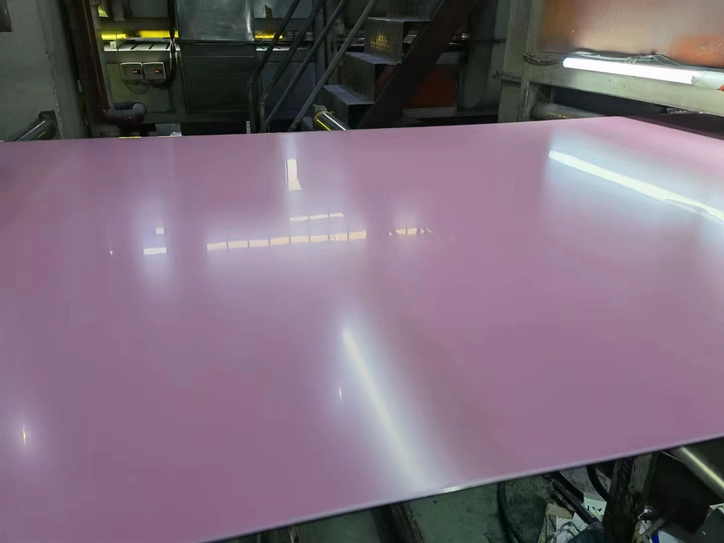 El proceso de fabricación de paneles compuestos de aluminio: Una descripción técnica paso a paso El proceso de fabricación de paneles compuestos de aluminio: Una descripción técnica paso a paso