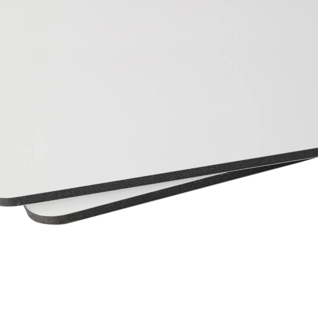 Paneles Compuestos de Aluminio (ACP) en Interiores de Alto Tráfico