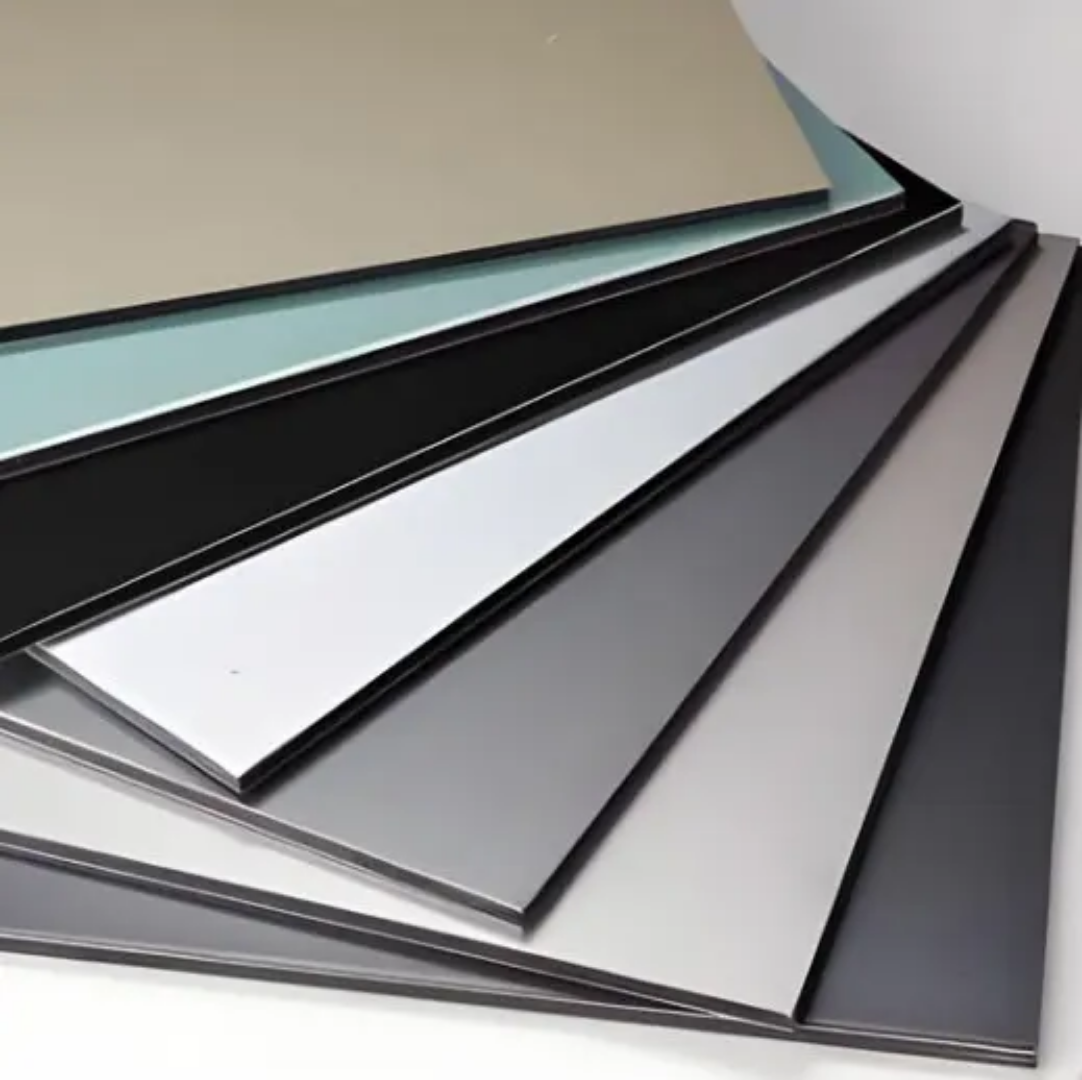 Restauración de una Fachada Histórica con Tecnología Moderna de Paneles Compuestos de Aluminio (ACP)