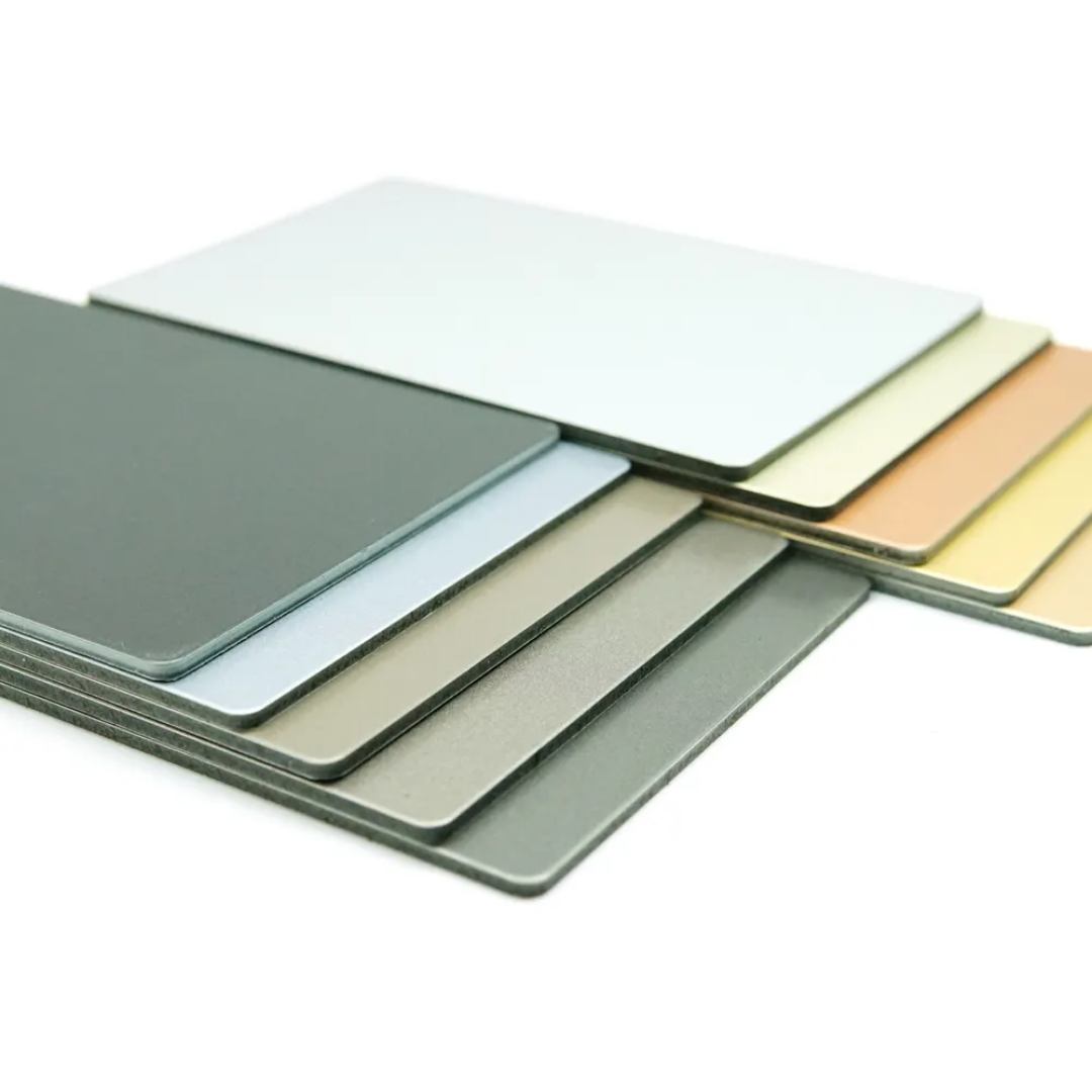 Más allá del folleto: Cómo realizar pruebas físicas a una muestra de panel compuesto de aluminio
