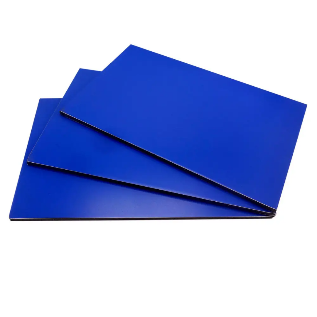 El reto de mantener la uniformidad del color entre lotes de paneles compuestos de aluminio