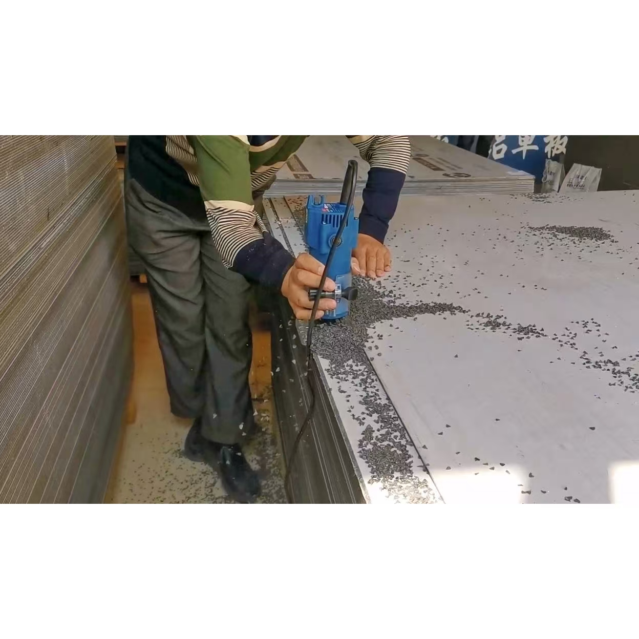Química de ampollas en paneles de aluminio: disolventes residuales vs. extrusión del núcleo Química de ampollas en paneles de aluminio: disolventes residuales vs. extrusión del núcleo
