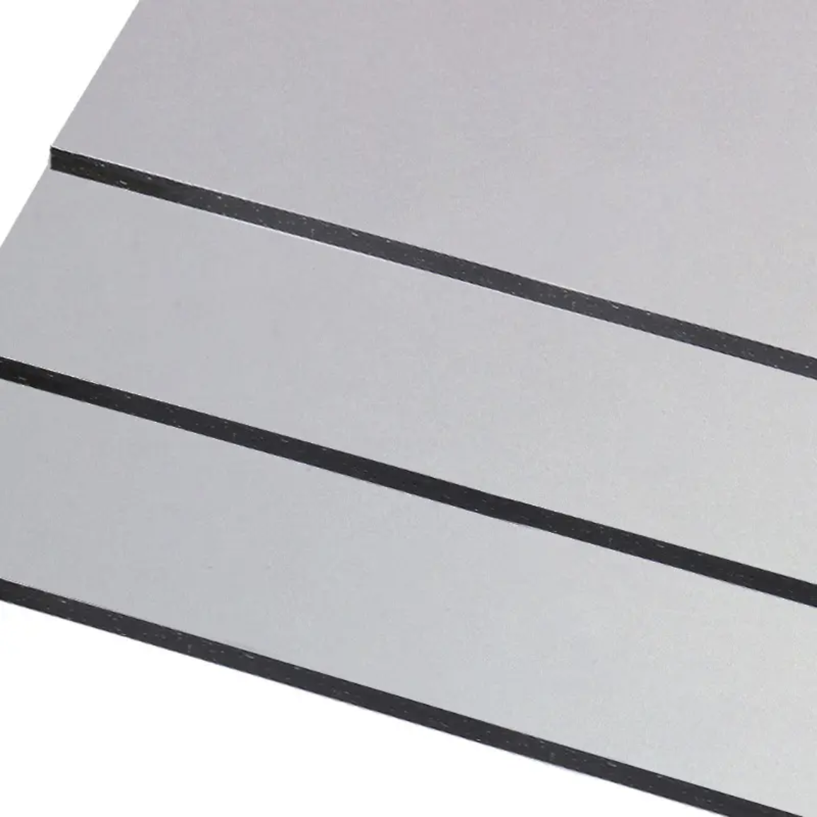 ¿Por qué algunos paneles de aluminio necesitan subestructura reforzada y otros no?